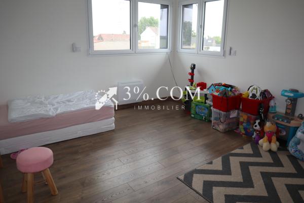 Maison
                                                                                                                                                                                                                                                                                                                        5 pièce(s)                                                                                                                                                                                                          4 chambre(s)                                                                                                                                                                                                          175  m²