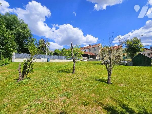 MONTREUIL AUX LIONS - Maison de ville