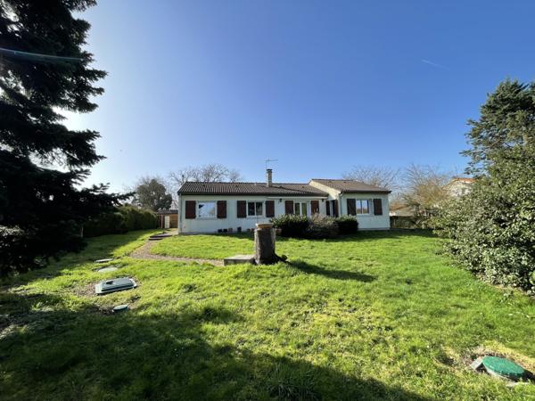 Bungalow with large landscaped garden in Saint Macoux