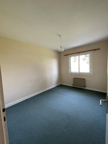 Bungalow with large landscaped garden in Saint Macoux