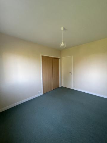 Bungalow with large landscaped garden in Saint Macoux