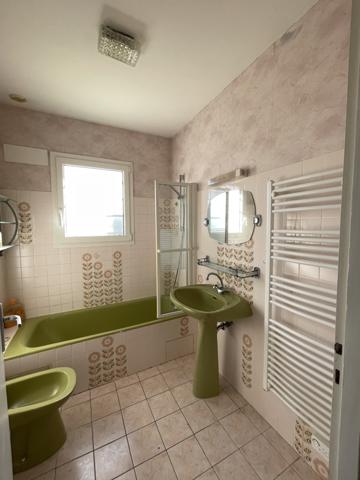 Bungalow with large landscaped garden in Saint Macoux