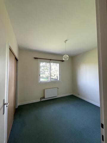 Bungalow with large landscaped garden in Saint Macoux