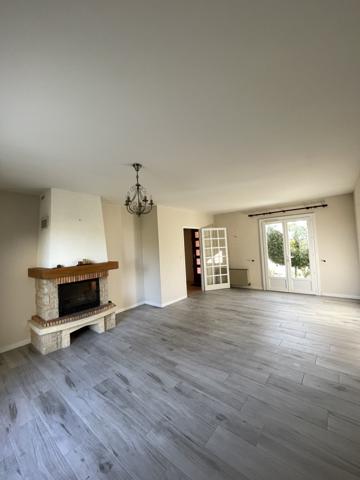 Bungalow with large landscaped garden in Saint Macoux