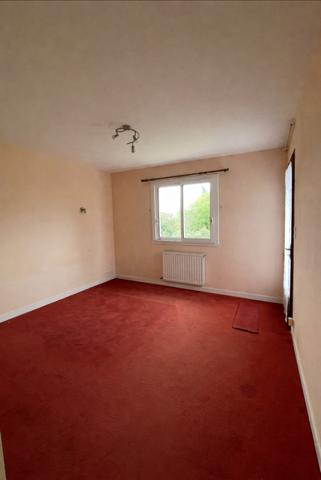 Bungalow with large landscaped garden in Saint Macoux