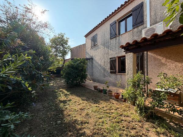 Carqueiranne - Maison de type 6 - Vie de plain-pieds - Garage et parking