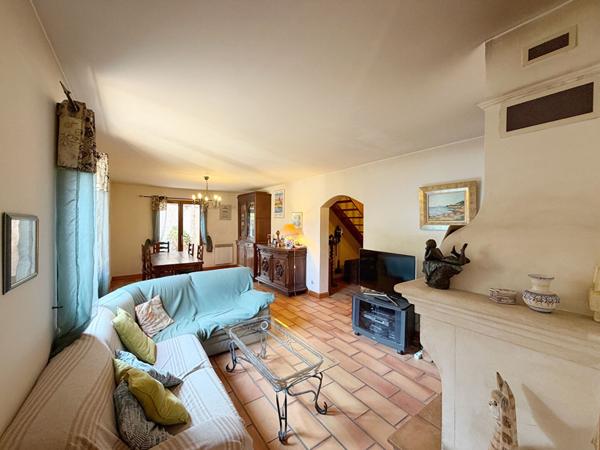 Carqueiranne - Maison de type 6 - Vie de plain-pieds - Garage et parking