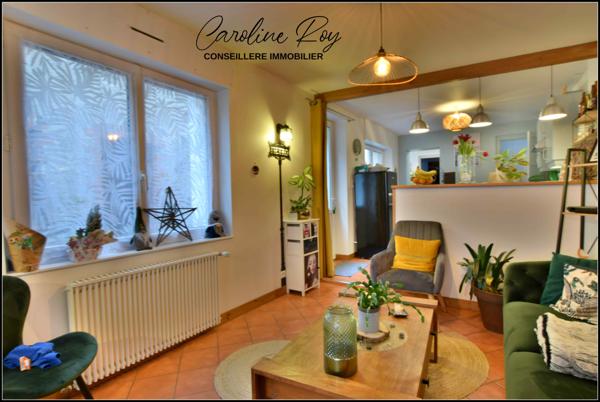 Saint-Hilaire-de-Clisson (44190) SAINT-HILAIRE-DE-CLISSON Centre bourg, proche CLISOSN Maison de 112 m² hab avec 4 ch et dépendance.