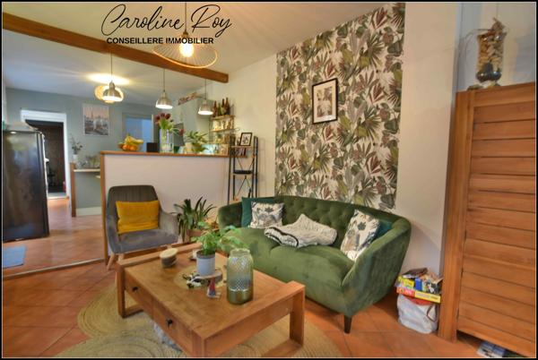 Saint-Hilaire-de-Clisson (44190) SAINT-HILAIRE-DE-CLISSON Centre bourg, proche CLISOSN Maison de 112 m² hab avec 4 ch et dépendance.