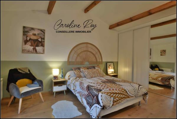 Saint-Hilaire-de-Clisson (44190) SAINT-HILAIRE-DE-CLISSON Centre bourg, proche CLISOSN Maison de 112 m² hab avec 4 ch et dépendance.