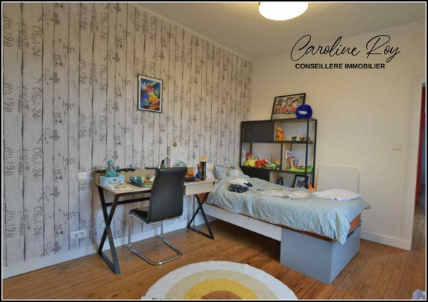 Saint-Hilaire-de-Clisson (44190) SAINT-HILAIRE-DE-CLISSON Centre bourg, proche CLISOSN Maison de 112 m² hab avec 4 ch et dépendance.