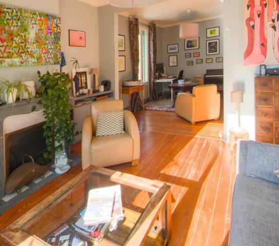 Jolie meuliere renovée, 3 chambres possibilité 4, au calme, à 4 min du RER