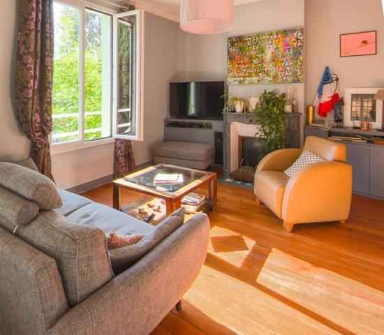 Jolie meuliere renovée, 3 chambres possibilité 4, au calme, à 4 min du RER