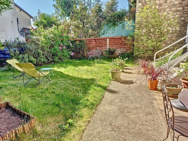 Jolie meuliere renovée, 3 chambres possibilité 4, au calme, à 4 min du RER