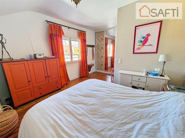 Jolie meuliere renovée, 3 chambres possibilité 4, au calme, à 4 min du RER