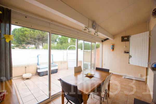 Maison avec cour en bord de plage
