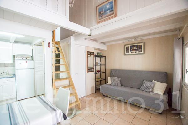 Maison avec cour en bord de plage