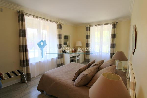 Propriete
                                                                                                                                                                                                                                                                                                                        14 pièce(s)                                                                                                                                                                                                          11 chambre(s)                                                                                                                                                                                                          800  m²