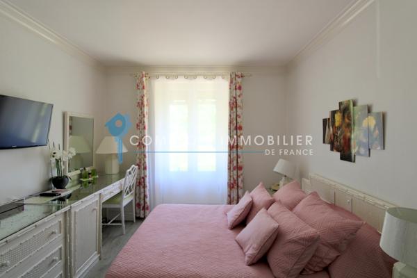 Propriete
                                                                                                                                                                                                                                                                                                                        14 pièce(s)                                                                                                                                                                                                          11 chambre(s)                                                                                                                                                                                                          800  m²