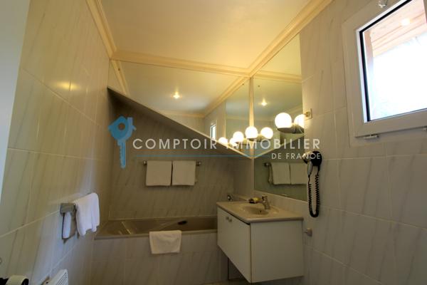 Propriete
                                                                                                                                                                                                                                                                                                                        14 pièce(s)                                                                                                                                                                                                          11 chambre(s)                                                                                                                                                                                                          800  m²