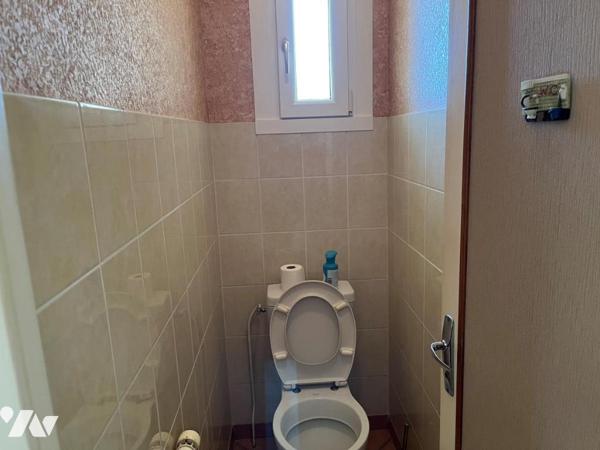 NUITS SAINT GEORGES en impasse, vte maison indépendante de type IV , avec rez jardin  