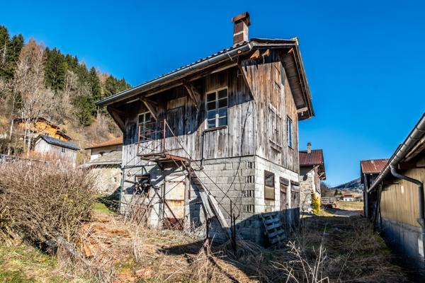 Corps de ferme 1770 à rénover – 710 m² de potentiel en Haute-Savoie | Projet investisseurs / gîtes