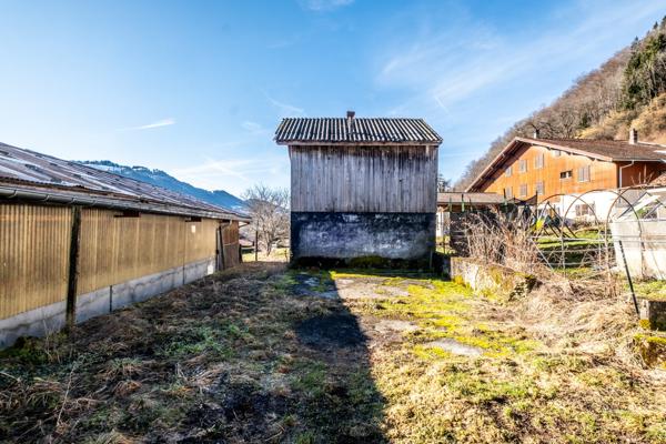 Corps de ferme 1770 à rénover – 710 m² de potentiel en Haute-Savoie | Projet investisseurs / gîtes