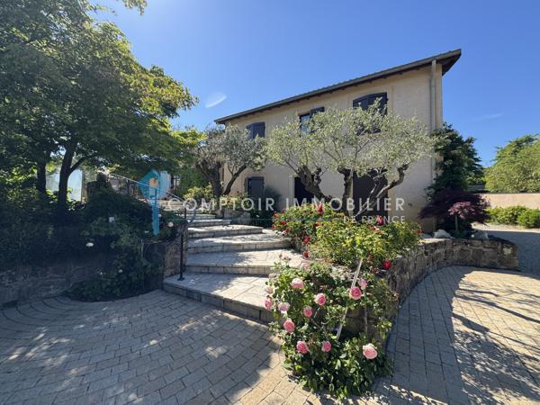 Villa
                                                                                                                                                                                                                                                                                                                        11 pièce(s)                                                                                                                                                                                                          8 chambre(s)                                                                                                                                                                                                          342  m²