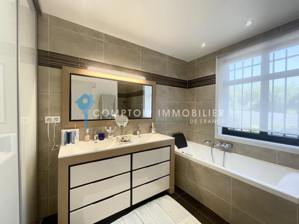 Villa
                                                                                                                                                                                                                                                                                                                        11 pièce(s)                                                                                                                                                                                                          8 chambre(s)                                                                                                                                                                                                          342  m²