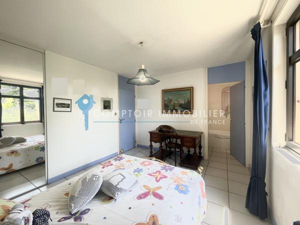Villa
                                                                                                                                                                                                                                                                                                                        11 pièce(s)                                                                                                                                                                                                          8 chambre(s)                                                                                                                                                                                                          342  m²