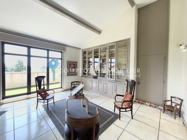 Villa
                                                                                                                                                                                                                                                                                                                        11 pièce(s)                                                                                                                                                                                                          8 chambre(s)                                                                                                                                                                                                          342  m²
