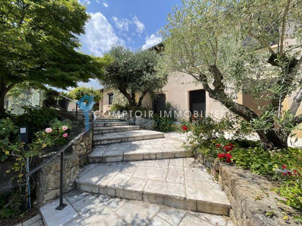Villa
                                                                                                                                                                                                                                                                                                                        11 pièce(s)                                                                                                                                                                                                          8 chambre(s)                                                                                                                                                                                                          342  m²