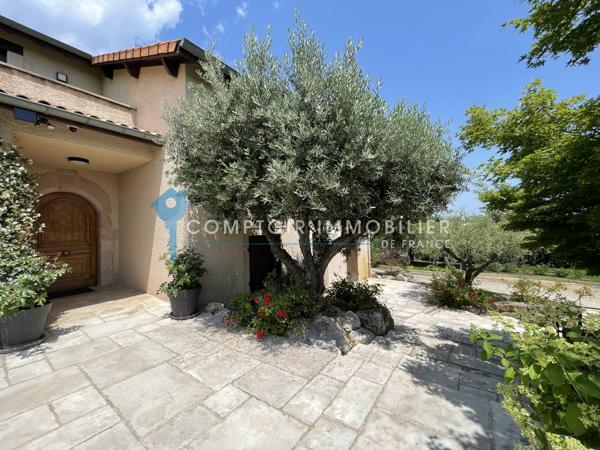 Villa
                                                                                                                                                                                                                                                                                                                        11 pièce(s)                                                                                                                                                                                                          8 chambre(s)                                                                                                                                                                                                          342  m²