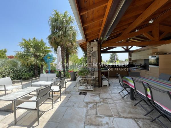 Villa
                                                                                                                                                                                                                                                                                                                        11 pièce(s)                                                                                                                                                                                                          8 chambre(s)                                                                                                                                                                                                          342  m²