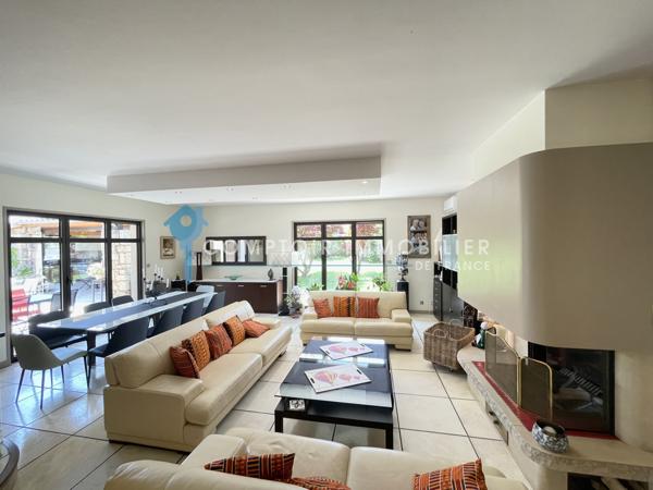 Villa
                                                                                                                                                                                                                                                                                                                        11 pièce(s)                                                                                                                                                                                                          8 chambre(s)                                                                                                                                                                                                          342  m²