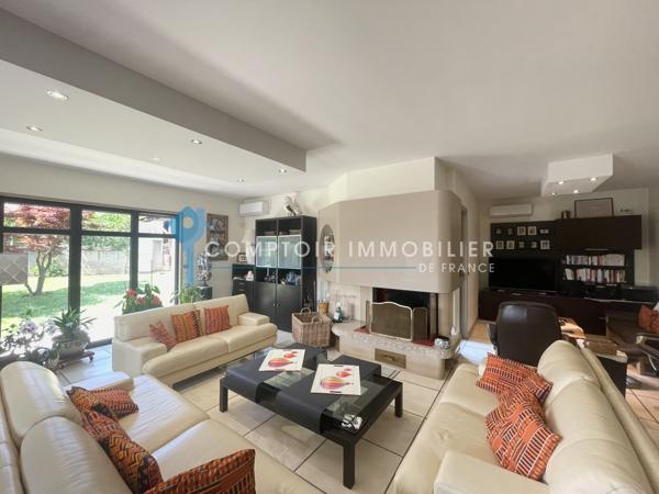 Villa
                                                                                                                                                                                                                                                                                                                        11 pièce(s)                                                                                                                                                                                                          8 chambre(s)                                                                                                                                                                                                          342  m²
