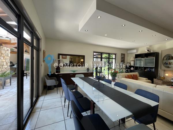 Villa
                                                                                                                                                                                                                                                                                                                        11 pièce(s)                                                                                                                                                                                                          8 chambre(s)                                                                                                                                                                                                          342  m²