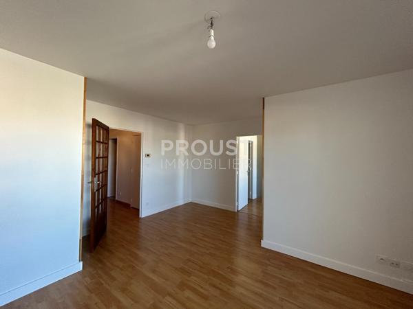 Niort, quartier port boinot appartement de 45.60 m² dans résidence sénior à deux pas du marché.
