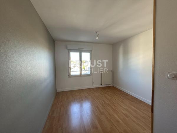 Niort, quartier port boinot appartement de 45.60 m² dans résidence sénior à deux pas du marché.