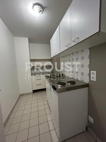 Niort, quartier port boinot appartement de 45.60 m² dans résidence sénior à deux pas du marché.