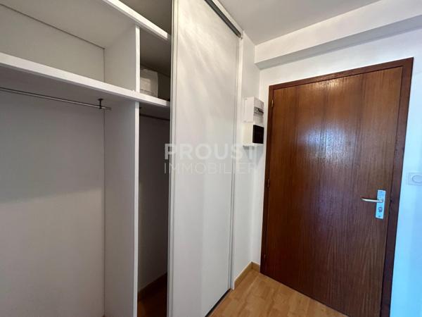 Niort, quartier port boinot appartement de 45.60 m² dans résidence sénior à deux pas du marché.
