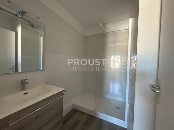 Niort, quartier port boinot appartement de 45.60 m² dans résidence sénior à deux pas du marché.