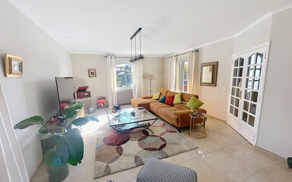 Maison à vendre    5 pièces • 150 m2 Sorgues