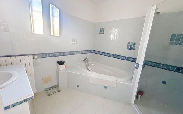 Maison à vendre    5 pièces • 150 m2 Sorgues