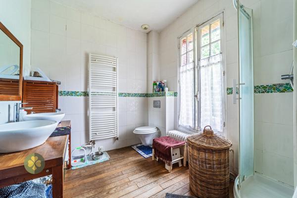 Maison
                                                                                                                                                                                                                                                                                                                        5 pièce(s)                                                                                                                                                                                                          3 chambre(s)                                                                                                                                                                                                          143  m²