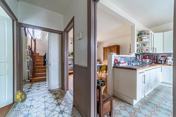 Maison
                                                                                                                                                                                                                                                                                                                        5 pièce(s)                                                                                                                                                                                                          3 chambre(s)                                                                                                                                                                                                          143  m²