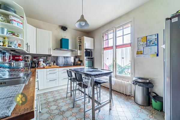Maison
                                                                                                                                                                                                                                                                                                                        5 pièce(s)                                                                                                                                                                                                          3 chambre(s)                                                                                                                                                                                                          143  m²