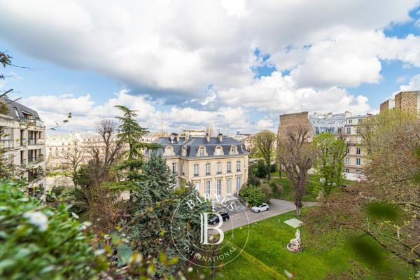 Paris 16ème, Appartement 2 Chambres -  147 m² à vendre