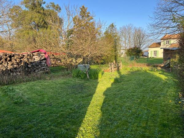 Maison rénovée à Vivonne de 165 m2, 4 chambres, 1 bureau, jardin, garage