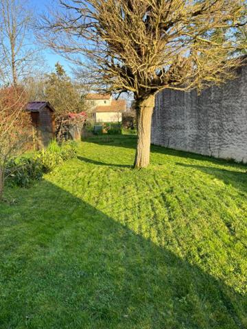 Maison rénovée à Vivonne de 165 m2, 4 chambres, 1 bureau, jardin, garage